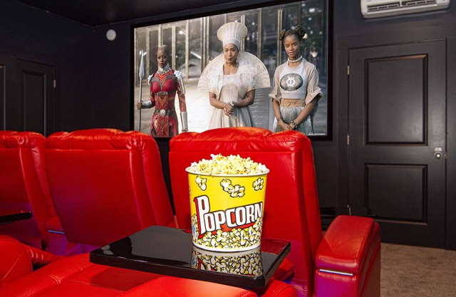 Sleeps 20, Game Rm, Movie theatre, Sauna, Firepit, Hot tub & More