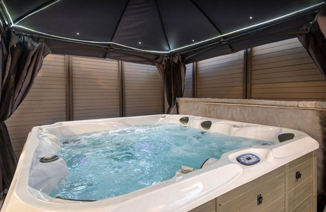Sleeps 22 | Hot Tub | Games Room