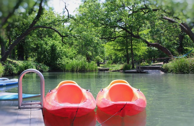 Sleeps 6! Brand new Cabin with many amenities: Pool, hot tub, kayaking! - SG7