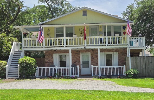 Sleeps 6/Pets Yes/Marine Corps Air Station Beaufort/Upper Lvl/Parris Isl