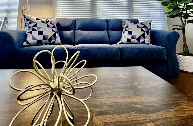 Sleeps 6 / Smart TVs / Fenced Backyard / Self Check-In / Private Office