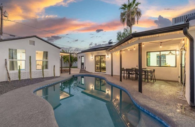 Sleeps 8 | Pool | Centrally Located Oasis