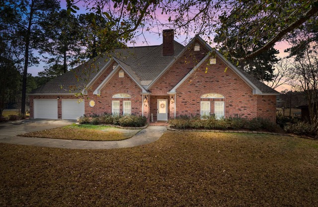 Sleeps up to 23!! Next to Toledo Town