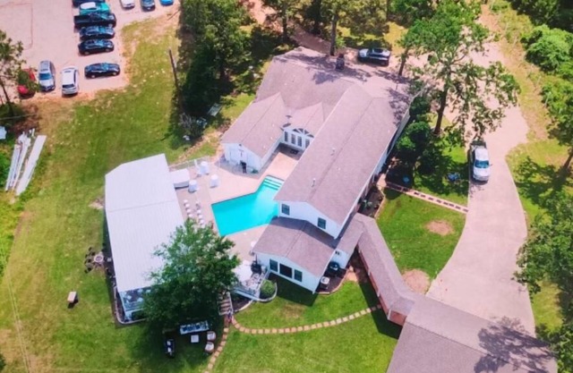 Hermoso Rancho en The Woodlands con Piscina , jacuzi y Lago