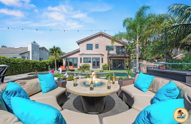 Immaculate Home-Pool, Waterslide & Elevated Views!