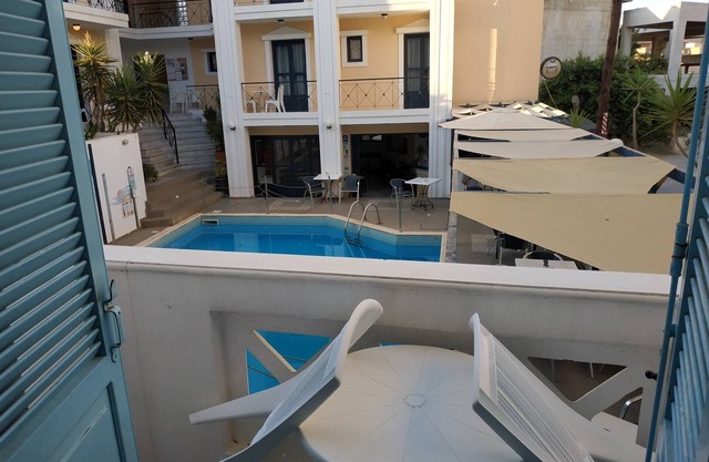 Small Apartment For 3 Pers 70meters From The Beach