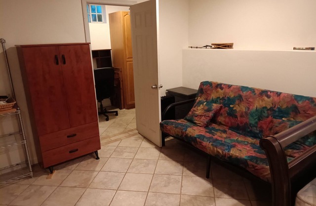 Small detached studio. Quiet. Private parking. Visitors wanting to explore SD.