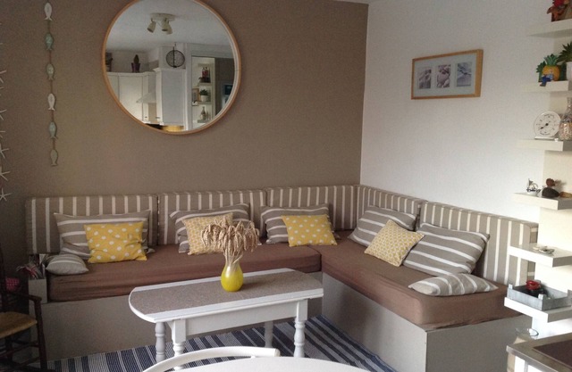 Pequeña casa junto al mar