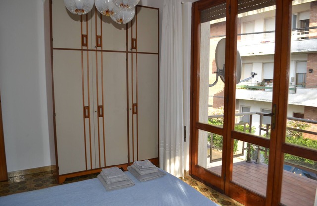 Villa con jardín de abeto