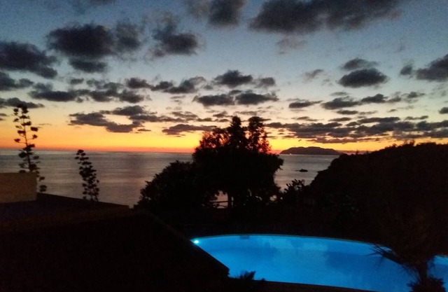 Pequeña/ lujoso/ romántica/acogedora residencia c/salida al mar