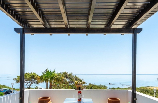 Smaragdi BeachFront Villa