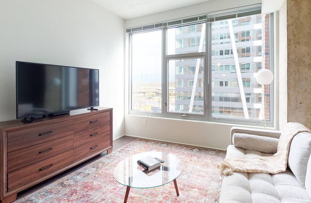 Smart 1BR Near Old Town & Amazon HQ w/ Gym