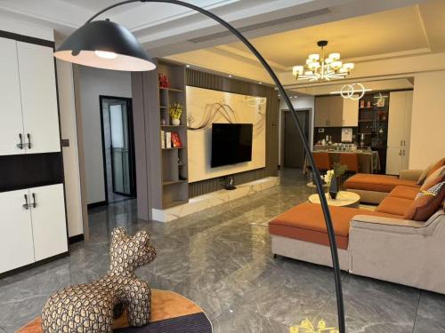 SmileNest Downtown 3 Beds for 6-10 Guests Attraction Ticket Service to Mountain Ideal for Families Group Stays