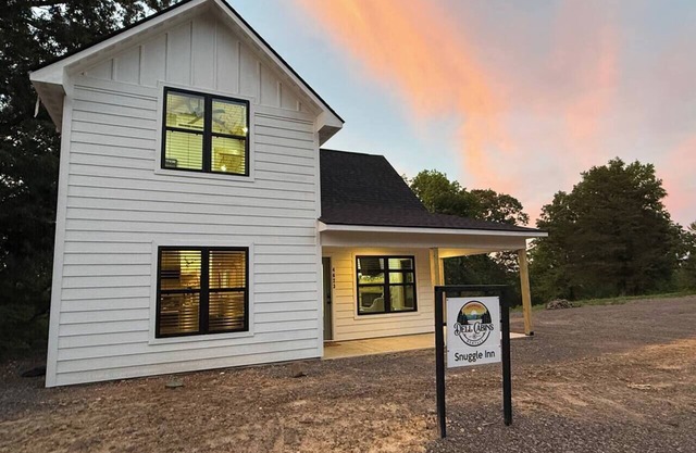 Snuggle Inn, New Cabin near Albert Pike Rec Area