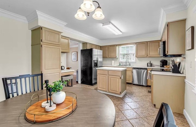 Soaking Tub Fenced Yard Pet-Friendly HD TVs