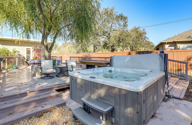 Solo Escape w/Hot Tub! 10 Mi to Dtwn Sacramento