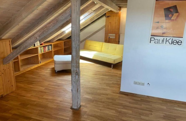 Sonnige 2-Zimmer Wohnung unterm Dach