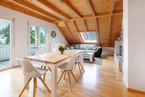 Sonnige Ferienwohnung mit Balkon