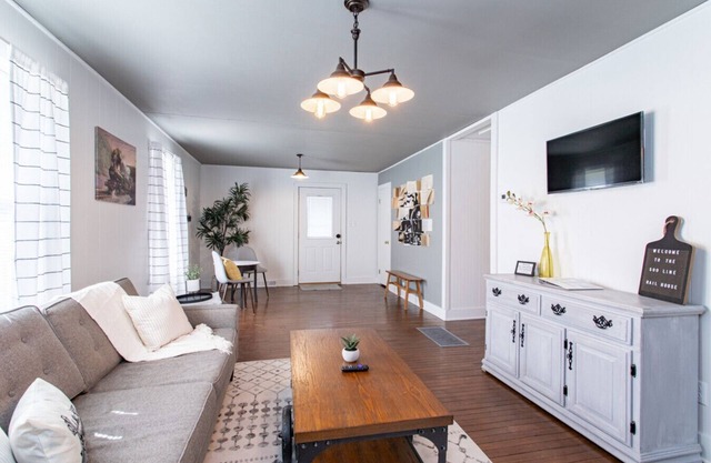 Soo Line Rail House - Downtown Stone Lake - Trail Acc