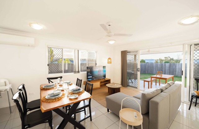 Soothing 4-bedroom house with AC in Yarrabilba