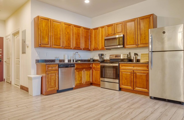 Sosuite 2BR Apt w W D Gym On-site Restaurant