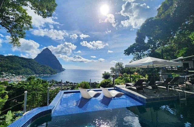 Soufrière Oasis w/Spa, Pool & Breakfast