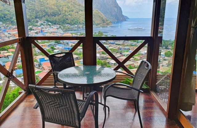Soufrière Views w/Baclony | Breakfast & Pool
