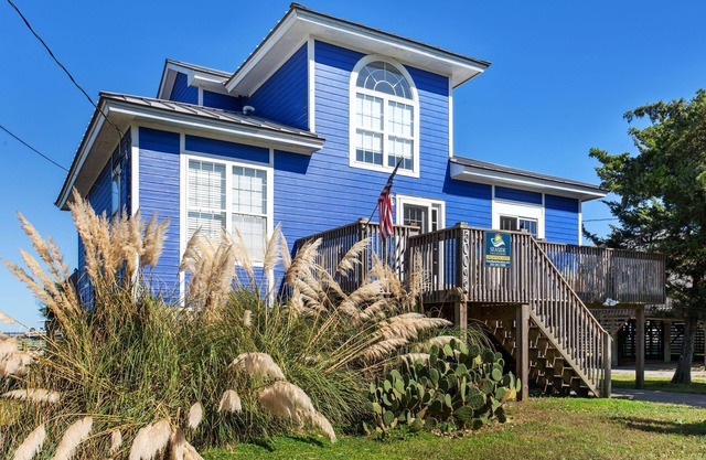Soundfront Getaway w/ Hot Tub – Dog Friendly