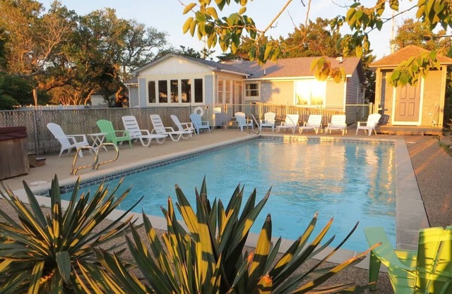 Soundfront Sunsets with Private Dock, Kayaks, Large Pool, Hot Tub, Guesthouse