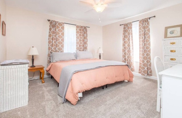 Soundside Vibes, w/private Beach access & Pool!