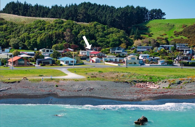 South Bay | Great View | Classic Kiwi Bach - KK922