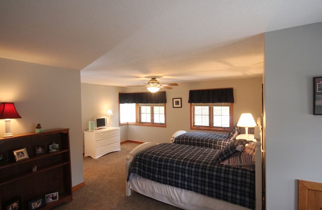 South Down Shores Condo. A pie de la playa y la piscina. Familia amigable.