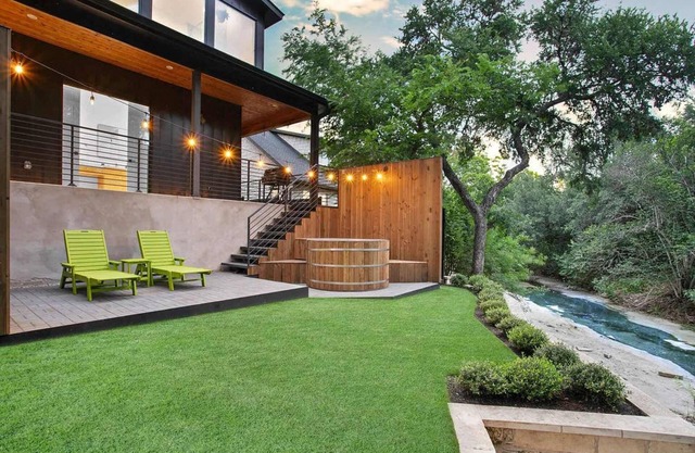 South Lamar Luxe Creekside Retreat w/ Hot Tub
