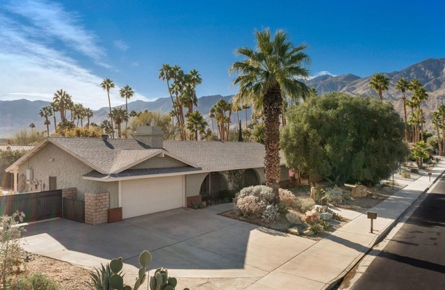 South Palm Springs Paradise!