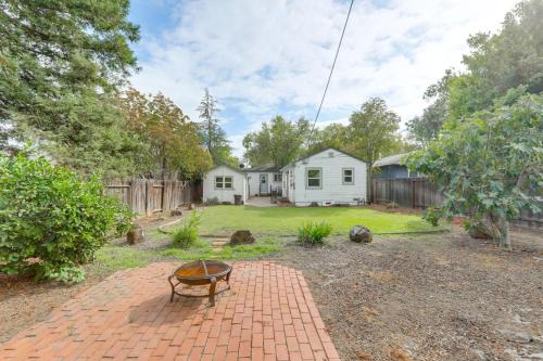 South Sactown Studio with Shared Outdoor Space!