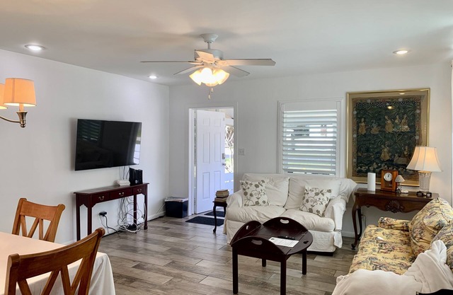 South Tampa Macdill AFB area - 15 minutes to downtowns Tampa and St. Petersburg!