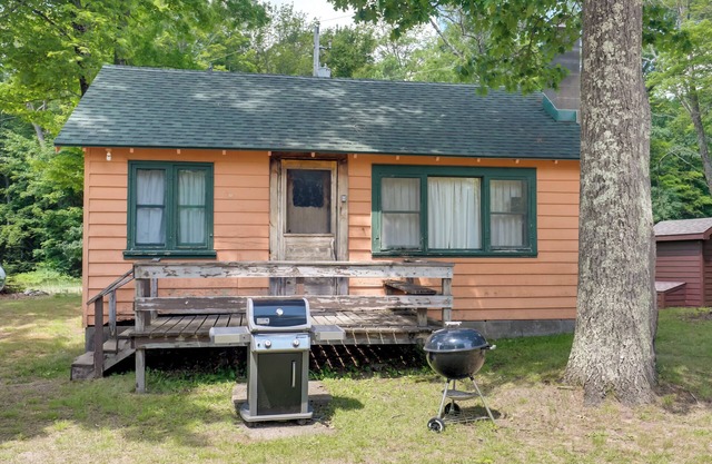 South Twin Lake Cabin w/ Dock, Steps to Water