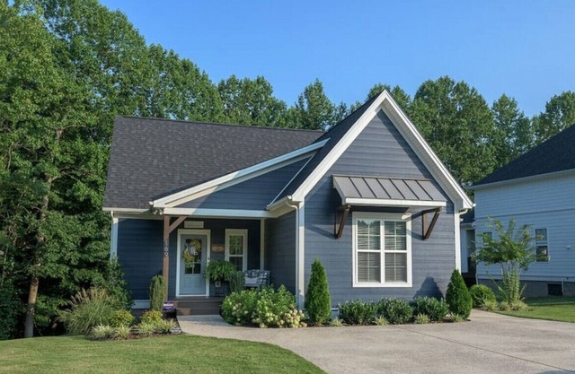 Southern Living Lakeside Cottage -- Tims Ford Lake