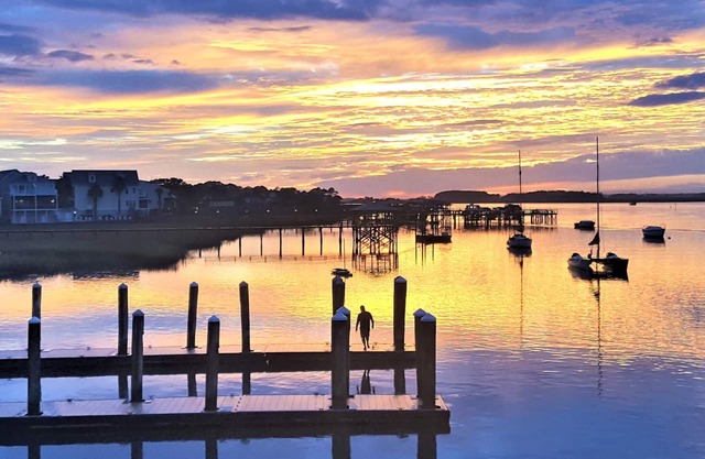 Mareas del sur en Folly / On Water / 1 Block to Downtown / Walk To Beach / Pool