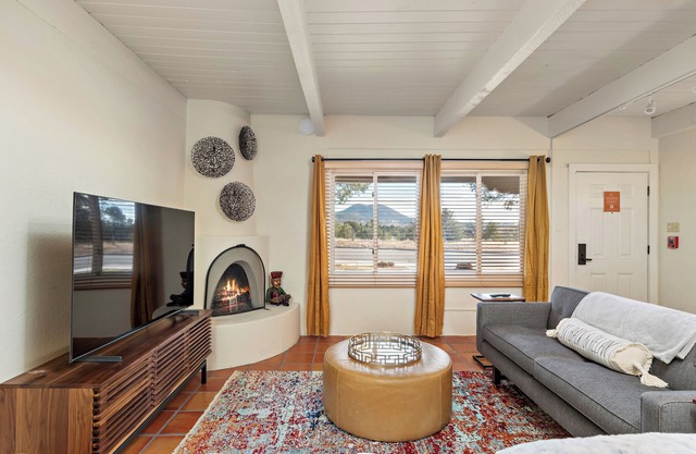 Southwestern Condo w/ Kiva Fireplace and Fantastic Location Near Plaza