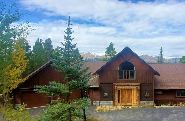 Space Wrangler Lodge / Luxury Breckenridge Retreat