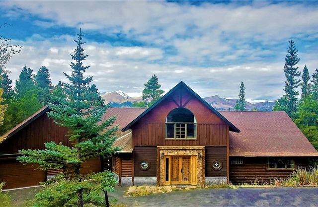 Space Wrangler Lodge ~ Un refugio de montaña de lujo
