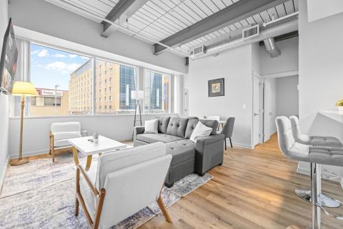 Spacious 2 BD Apt l Downtown Cleveland l Free Parking