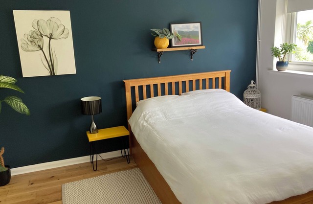 Spacious 2 bed flat in Twickenham w/ parking and large private garden