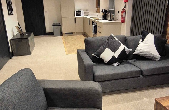 Spacious 2 Bedroom Apartment in Central Newark