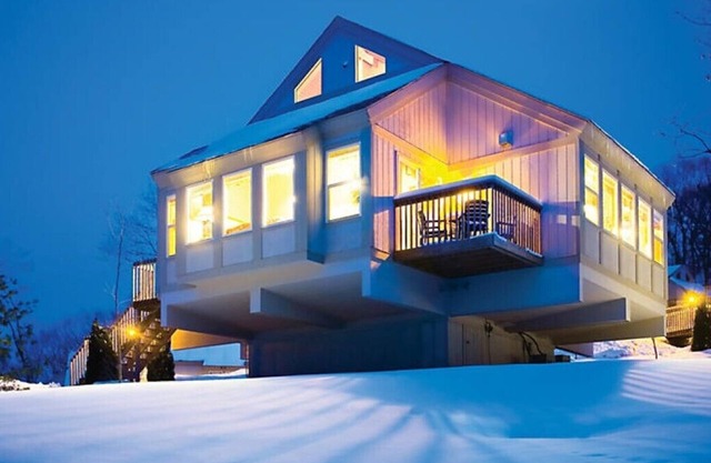 Spacious 2 Bedroom Timber Vacation Home at Christmas Mountain