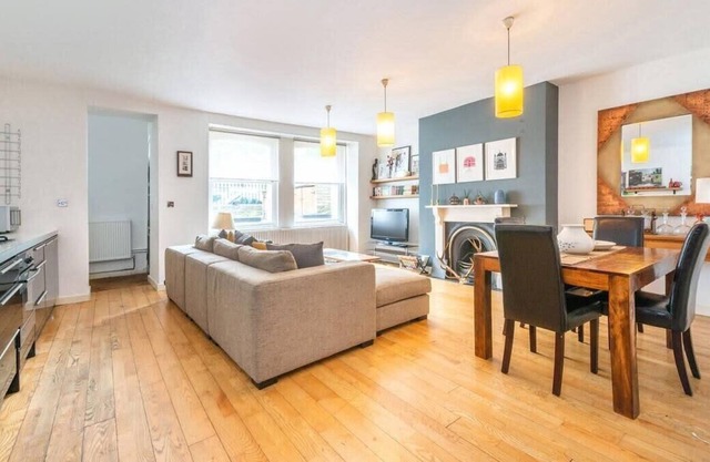 Spacious 2 Bedroom Flat Near Camden Town with Garden