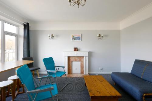 Spacious 2-Bedroom Flat Near Rottingdean Beach & Windmill