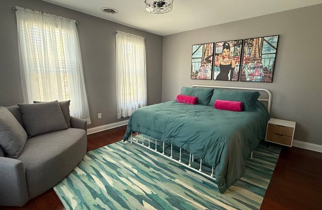 Spacious 2 Bedroom Upstairs Apt in Lexington / Mansfield Monthly Rates Available