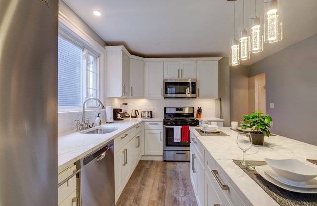 Spacious 2bd/1ba | Free Parking | 3D TOUR 8733